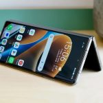 فوائد تعتيم الشاشة الديناميكي لفترات طويلة من استخدام الشاشة