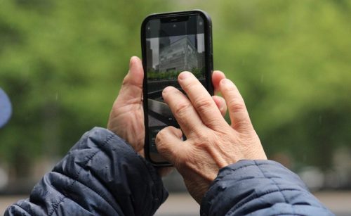 كيفية حماية بيانات هاتفك عند بيعه أو استبداله